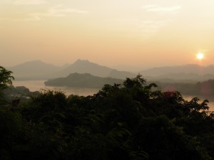 Sonnenuntergang über / Sunset over Luang Prabang