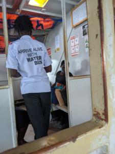 Die Fähre nach Mfangano hat ein seltsames Motto / The ferry to Mfangano has a quite weird motto...