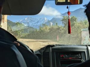 Erster Blick auf die Gletscher vom Auto aus