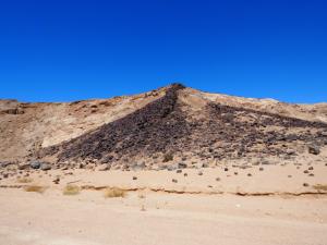 Der Berg hat eine Lava-Irokese / the montain has a Mihican out of lava   ;-)